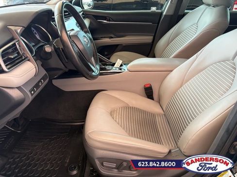 Used 2020 Toyota Camry SE w/ Sunroof Package FWD image 14