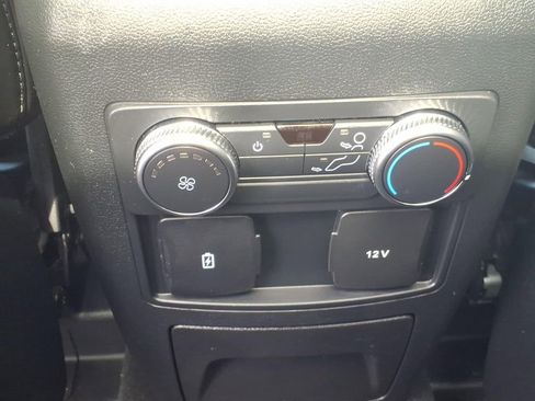 Used 2022 Ford Explorer XLT w/ Equipment Group 202A AWD/4WD image 8