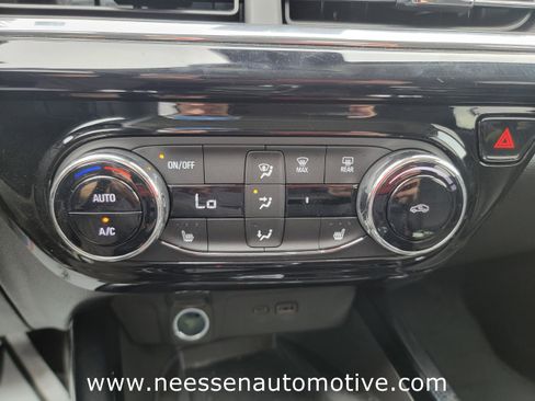 Used 2025 Chevrolet Trax ACTIV w/ Sunroof Package image 24