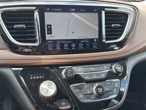 Used 2018 Chrysler Pacifica Limited image 20