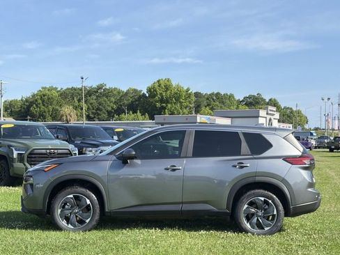 Used 2024 Nissan Rogue SV AWD/4WD image 11