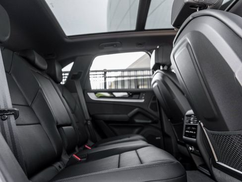 Certified 2025 Porsche Cayenne image 35