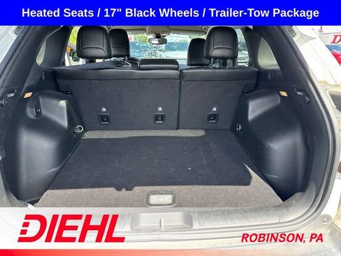 Used 2022 Jeep Cherokee Latitude w/ Trailer Tow Group AWD/4WD image 11