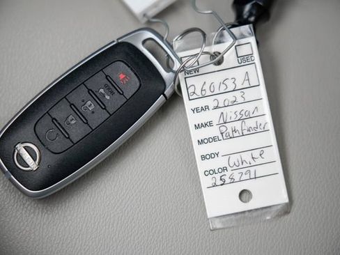 Used 2023 Nissan Pathfinder SL w/ SL Premium Package AWD/4WD image 27