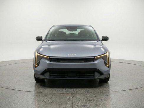 Used 2025 Kia K4 LXS image 2