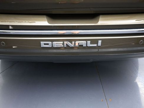 Used 2023 GMC Terrain Denali image 5