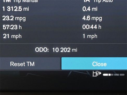 Used 2025 Volvo XC60 B5 Plus image 22