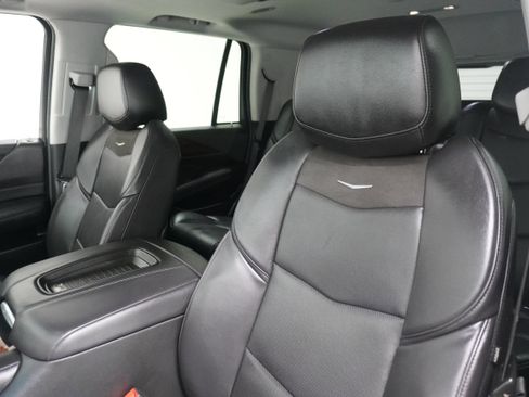 Used 2020 Cadillac Escalade Luxury RWD image 9