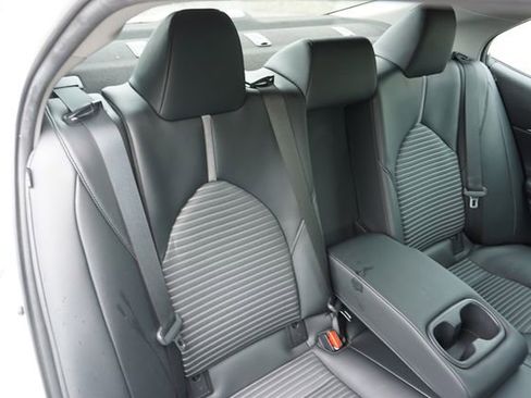 Used 2022 Toyota Camry SE w/ Convenience Package image 17