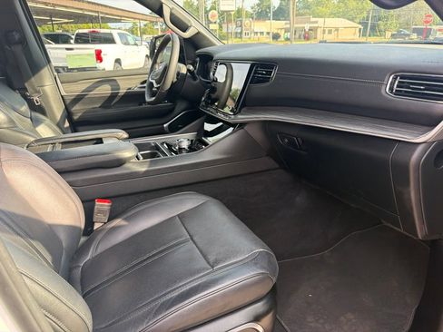 Used 2023 Jeep Wagoneer Series III w/ Preferred Equipment Group RWD image 22