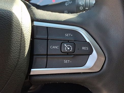 Used 2023 Jeep Compass Latitude image 24