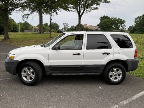 Used 2005 Ford Escape XLT AWD/4WD image 2