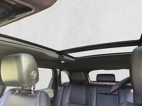 Used 2025 Land Rover Range Rover Velar Dynamic SE image 21