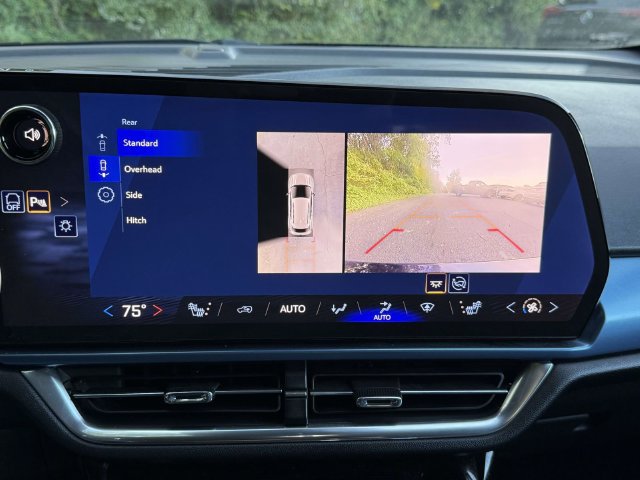 Used 2024 Chevrolet Equinox EV LT FWD image 16