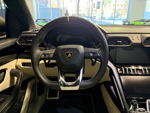 Used 2022 Lamborghini Urus image 13