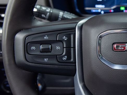 Used 2023 GMC Yukon XL SLT w/ SLT Luxury Package image 15