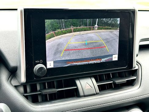 Used 2024 Toyota RAV4 XLE AWD/4WD image 15