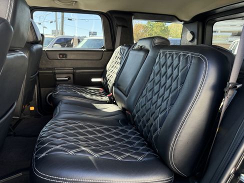 Used 2005 HUMMER H2 w/ Preferred Equipment Group image 17