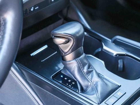 Used 2025 Lexus ES 300h w/ Premium Package FWD image 21