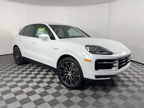 Certified 2026 Porsche Cayenne Coupe AWD/4WD image 7
