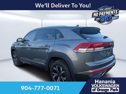 Certified 2025 Volkswagen Atlas Cross Sport SE FWD image 5