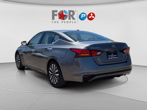 Used 2025 Nissan Altima 2.5 SV FWD image 3