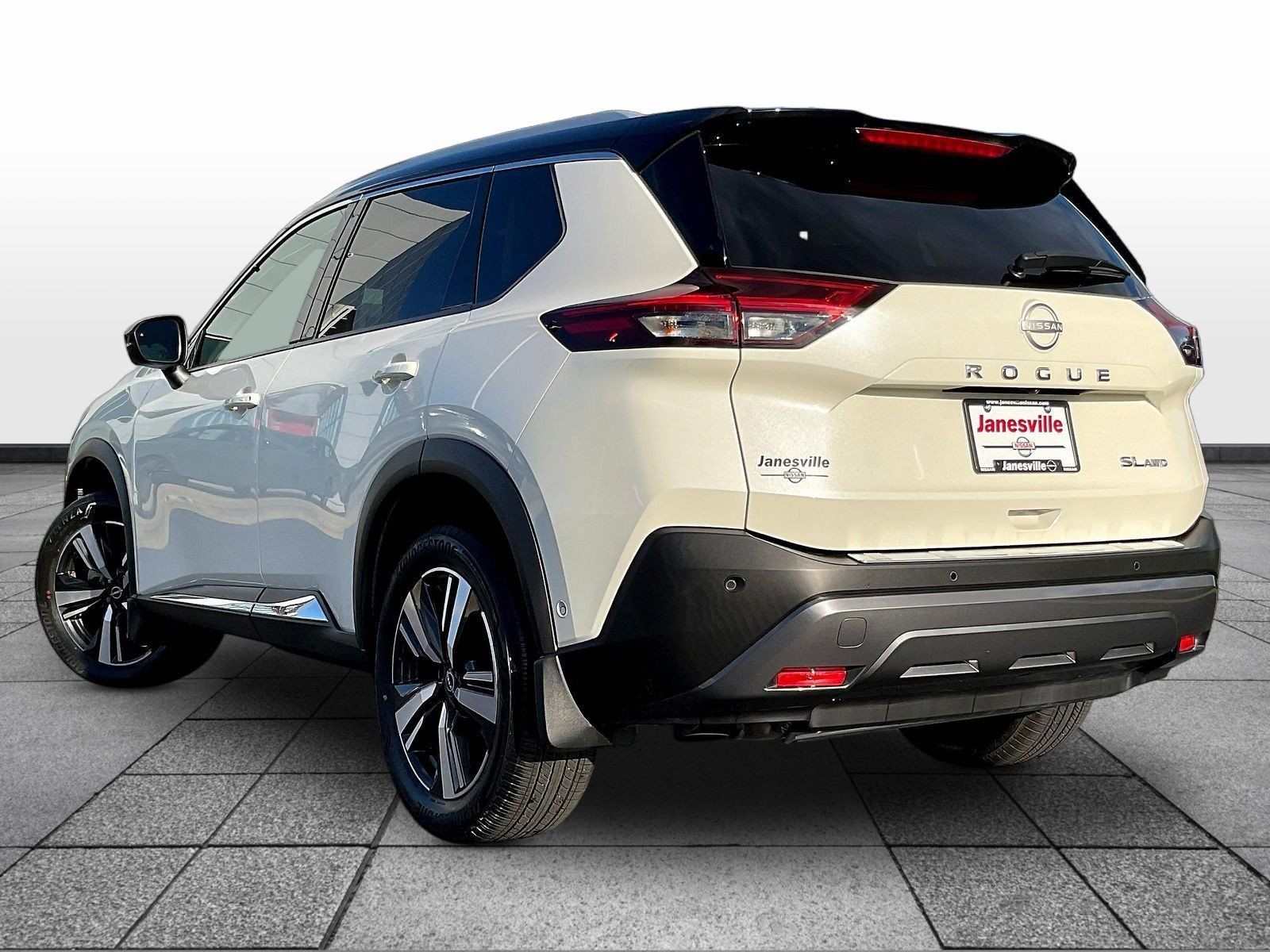 Certified 2023 Nissan Rogue SL w/ SL Premium Package AWD/4WD image 5