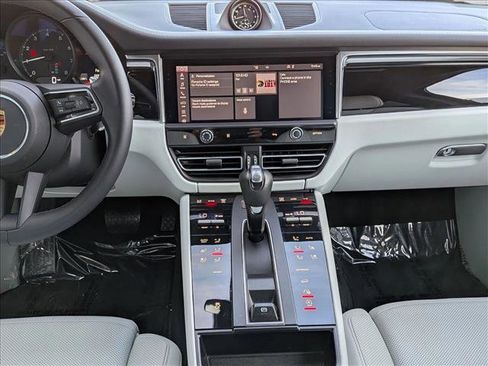 Certified 2024 Porsche Macan image 20
