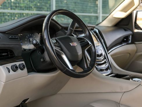 Used 2020 Cadillac Escalade ESV Luxury image 17