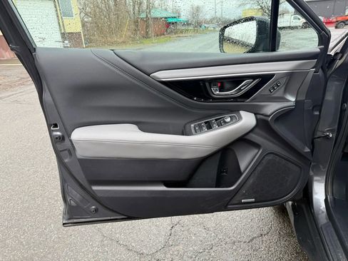 Used 2021 Subaru Outback Limited image 9