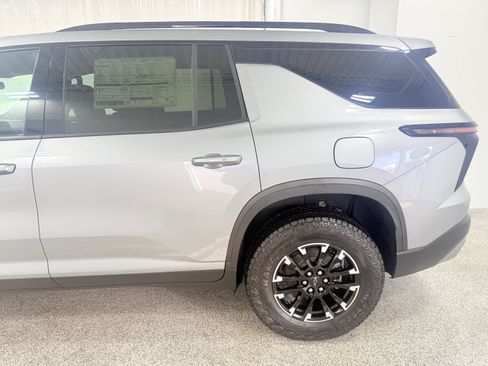 Used 2025 Chevrolet Traverse Z71 w/ Driver Confidence Package image 5