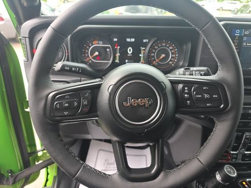 Used 2025 Jeep Wrangler Unlimited Rubicon w/ XTREMEE 35" Tire Package AWD/4WD image 16