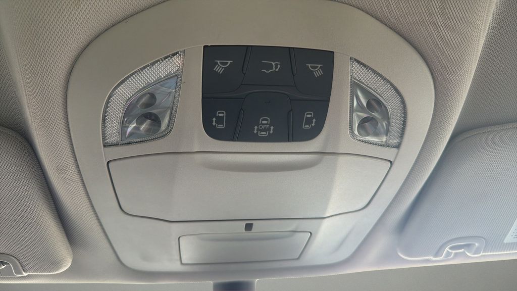 Used 2024 Chrysler Pacifica Touring-L FWD image 28