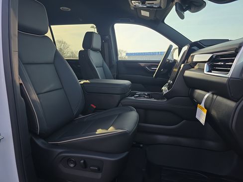 New 2026 GMC Yukon XL Elevation w/ LPO, Floor Liner Package image 11