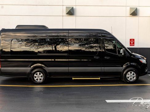 Used 2025 Mercedes-Benz Sprinter 2500 image 16