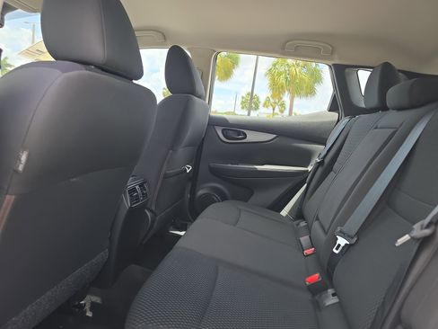 Used 2020 Nissan Rogue Sport S image 14