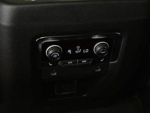 Used 2024 Chevrolet Suburban High Country AWD/4WD image 21