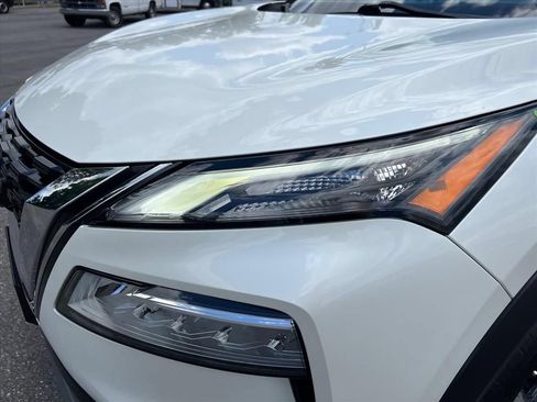 Used 2023 Nissan Rogue SV FWD image 9