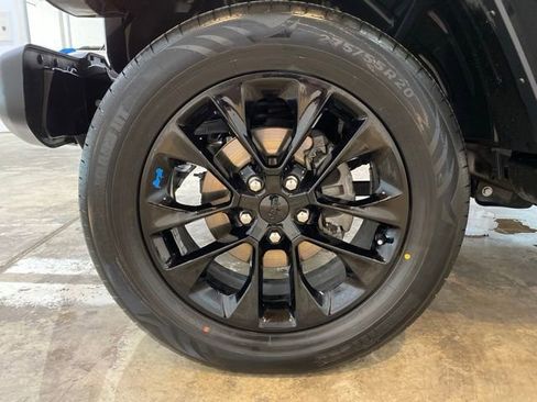 Used 2022 Jeep Wrangler Unlimited Sahara AWD/4WD image 27