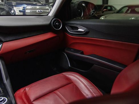 Used 2020 Alfa Romeo Giulia w/ Nero Edizione image 34