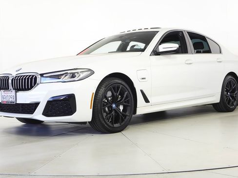 Used 2023 BMW 530e w/ M Sport Package RWD image 2