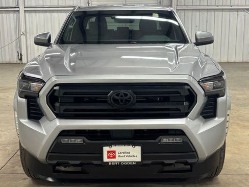 Certified 2025 Toyota Tacoma SR5 AWD/4WD image 2
