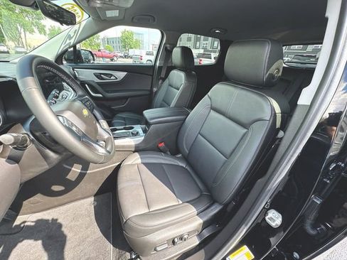 Used 2025 Chevrolet Blazer LT w/ Sound & Technology Package AWD/4WD image 19
