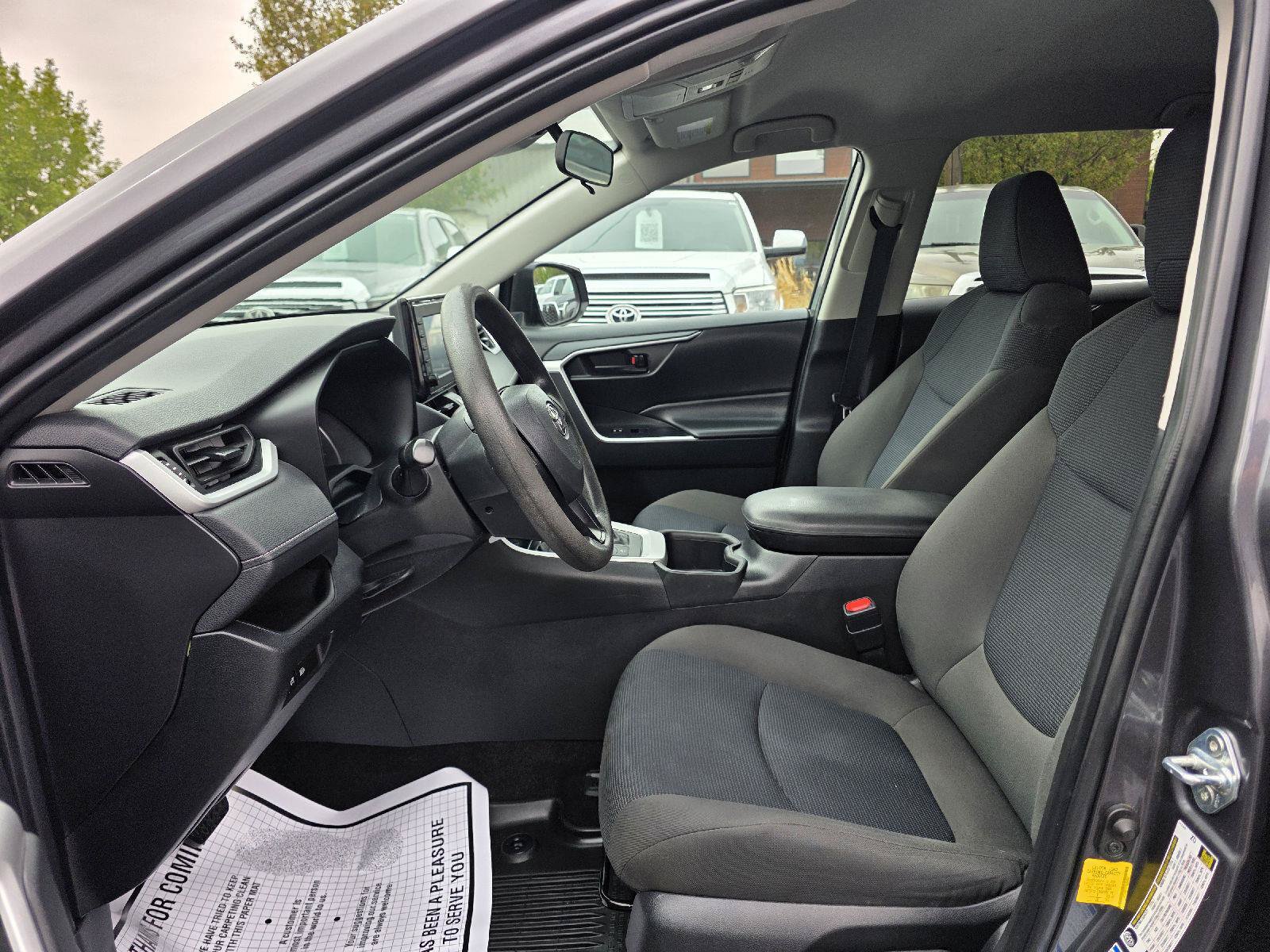 Used 2022 Toyota RAV4 LE AWD/4WD image 7
