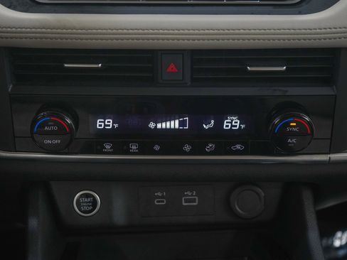 Used 2023 Nissan Rogue SV AWD/4WD image 18