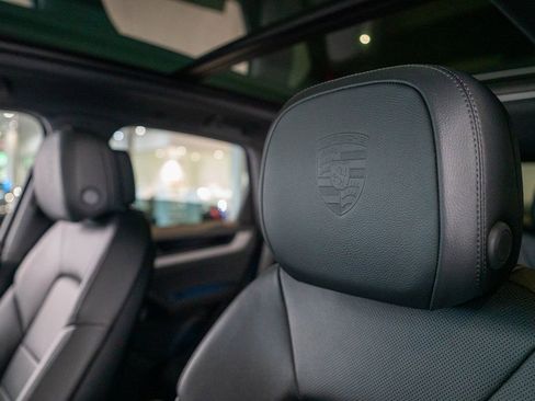 New 2025 Porsche Cayenne AWD/4WD image 25