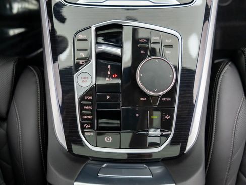 Certified 2025 BMW X5 xDrive50e w/ M Sport Package image 21