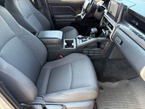 Used 2025 Toyota Tacoma SR5 AWD/4WD image 19