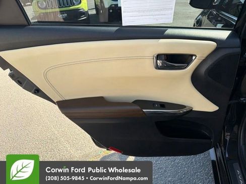 Used 2015 Toyota Avalon Limited w/ Technology Package FWD image 29
