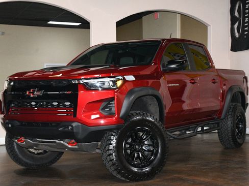 Used 2025 Chevrolet Colorado ZR2 w/ Technology Package AWD/4WD image 4